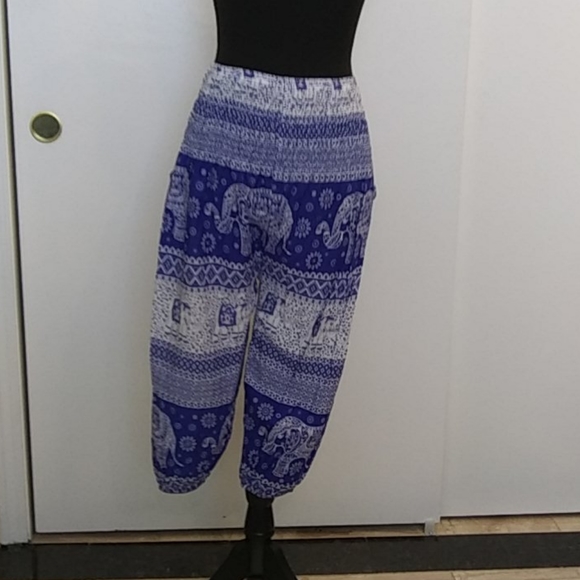🐘💙Blue & White Print Crop Pant W/Pockets SZ M/L - Picture 1 of 4